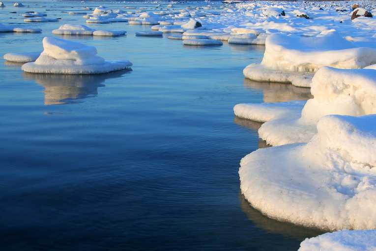 Arctic ice retreats to new minimum