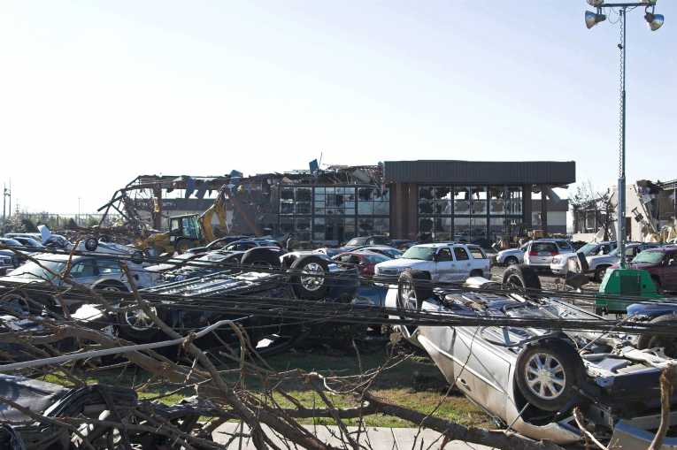 Deadly tornado rips through Joplin, Missouri