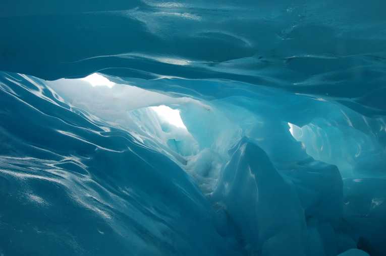 Erratic boulders indicate past antarctic ice sheet behaviour