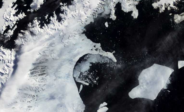 Ice shelf collapse causes glacial surge