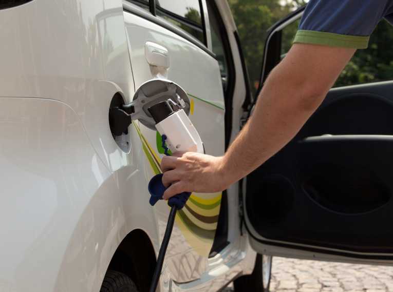 New vehicle charging standard will juice up electric car market say manufacturers