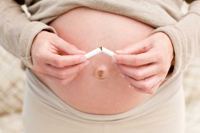 Stopping smoking during pregnancy reduces health risks to babies
