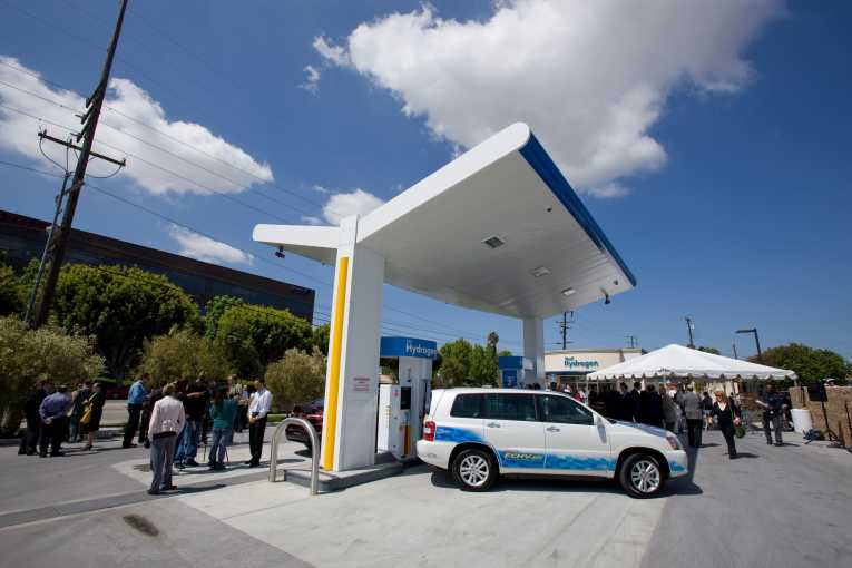 Toyota builds hydrogen stations ready for new fuel cell vehicles