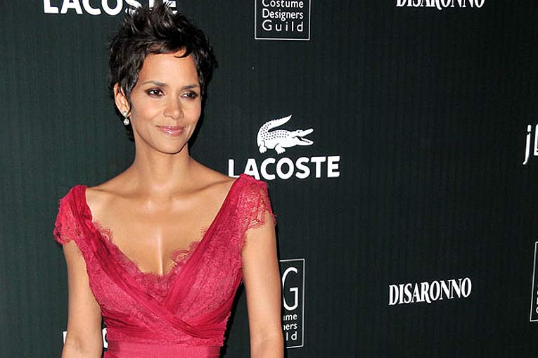 Halle Berry honoured by Muhammad Ali for her charity efforts