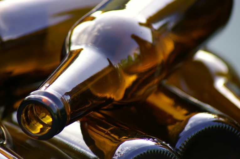 Beer bottles could help clean up lead pollution - Updated