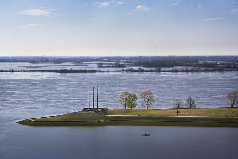 A plan to divert Mississippi flood waters to west is proposed
